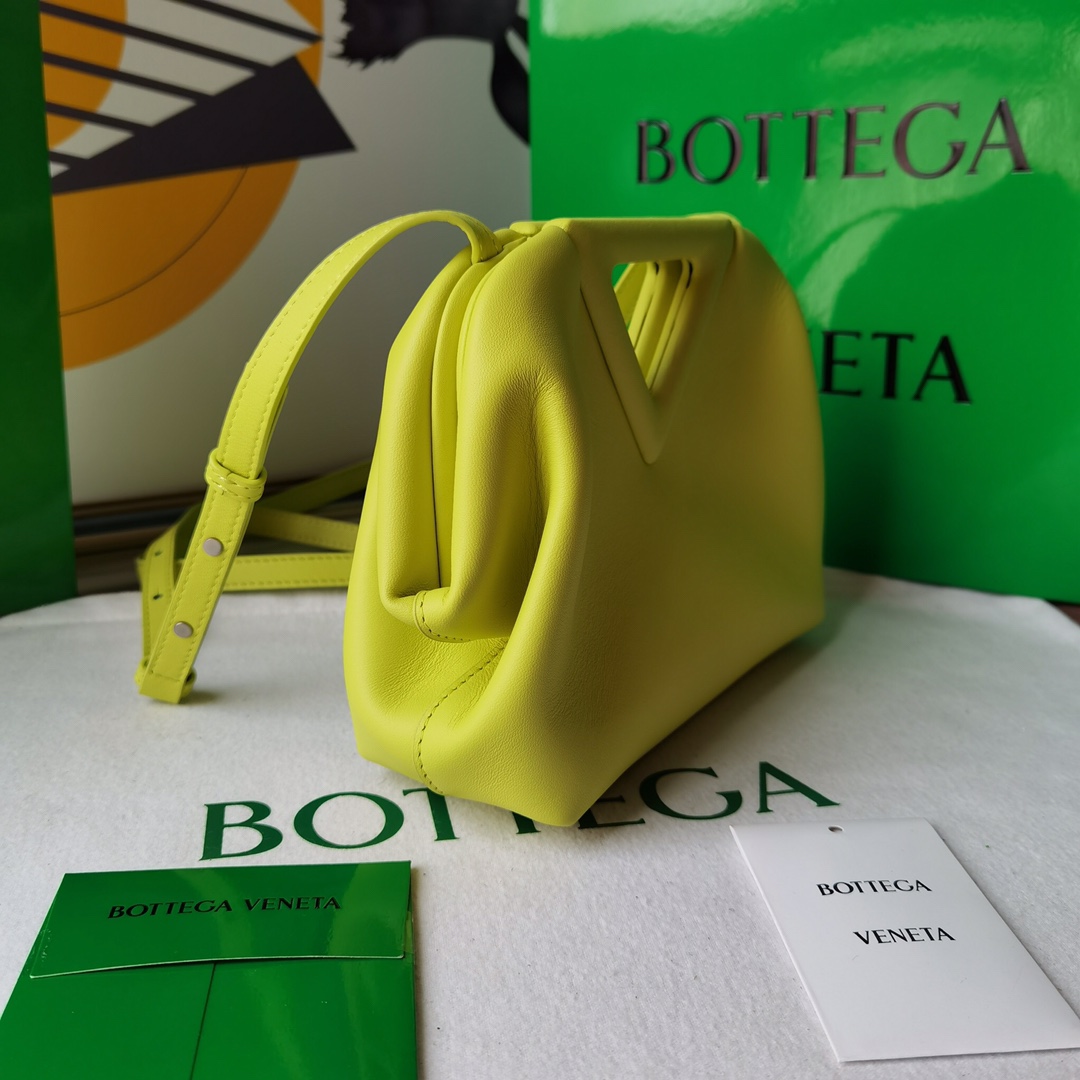 보테가베네타 The Triangle 미니 파우치 형광 숄더백